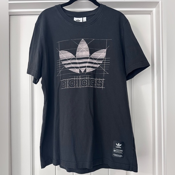 Adidas Black T-Shirt - Picture 1 of 3
